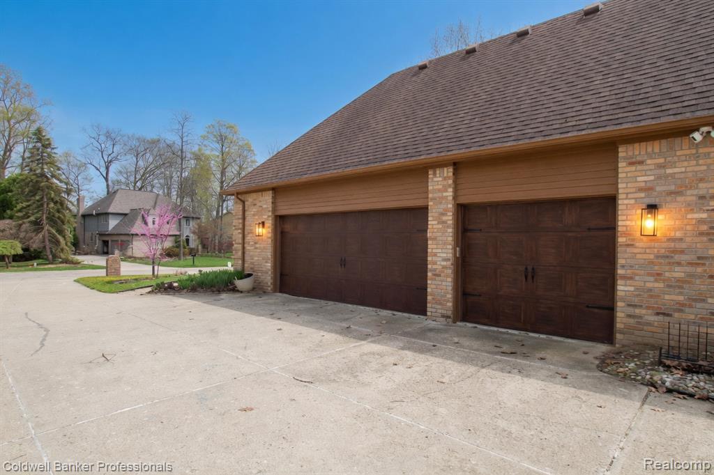 1345 Kings Pointe Road, Grand Blanc, MI 48439 — Photo 16