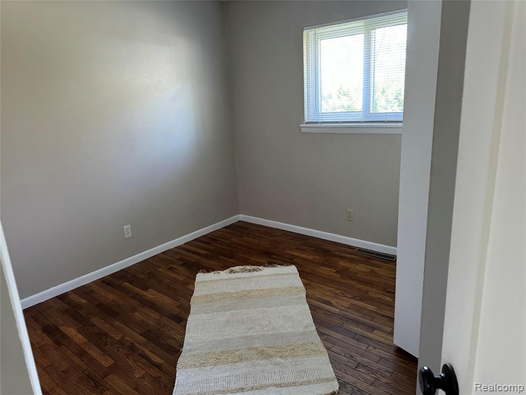 677 Amy Avenue, Traverse City, MI 49686 — Photo 5