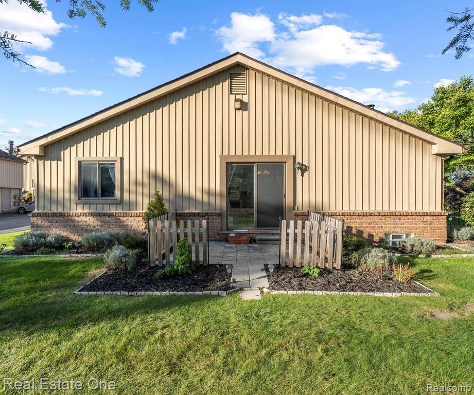 41573 BEDFORD Drive, Canton, MI 48187 — Photo 36