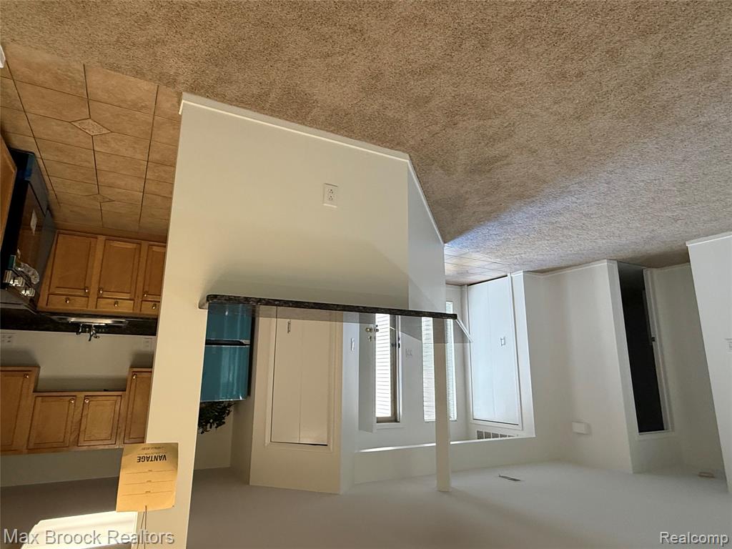 6560 Ridgefield Circle, West Bloomfield, MI — Photo 10