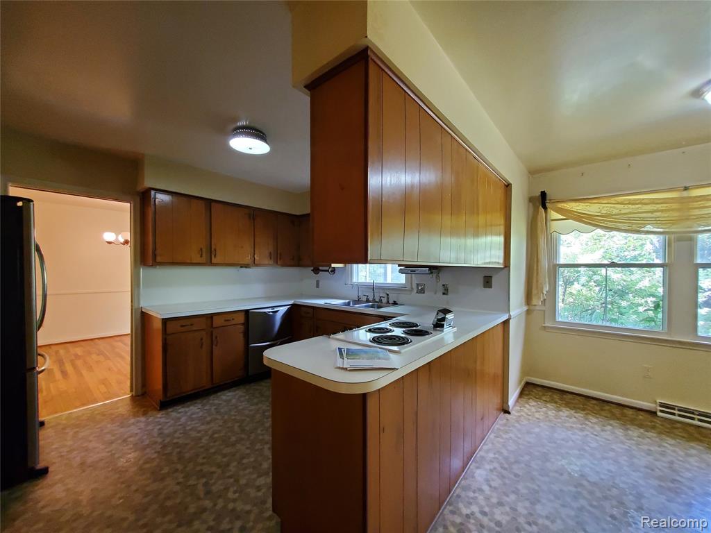 8276 Appleway Drive, Grand Blanc, MI 48439 — Photo 21