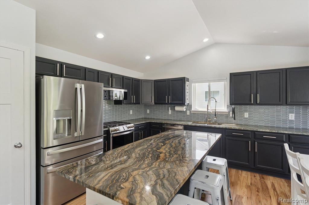 8072 LARK Lane, Grand Blanc, MI 48439 — Photo 14