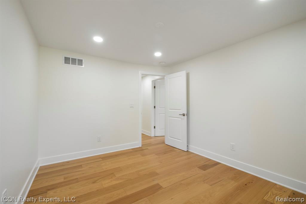 4089 Aberdeen Court, West Bloomfield, MI 48323 — Photo 29