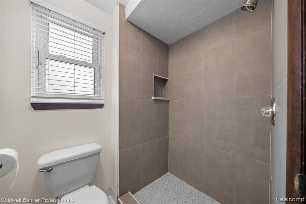 5075 Bayside Drive, Troy, MI 48098 — Photo 21