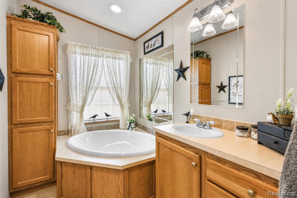 29311 Hidden River Drive, Gibraltar, MI — Photo 13