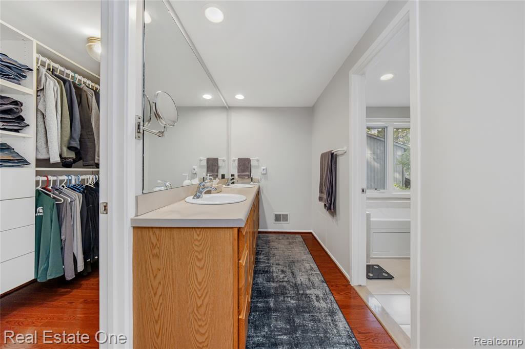 4261 Lakeridge Court, Bloomfield Hills, MI 48302 — Photo 36