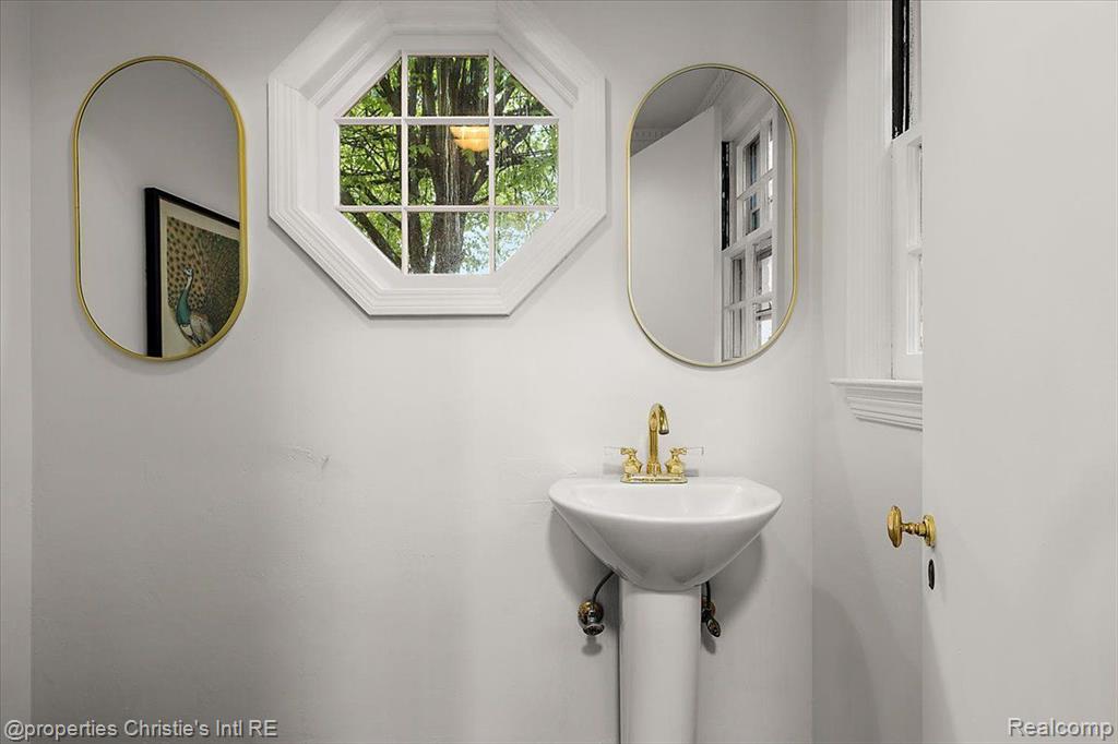 75 Grosse Pointe Blvd, Grosse Pointe Farms, MI 48236 — Photo 10