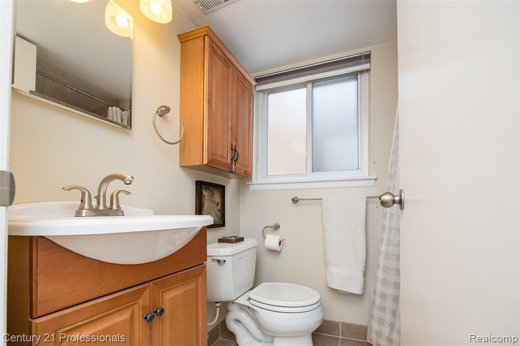 4939 Duchess Drive, Sterling Heights, MI 48310 — Photo 26