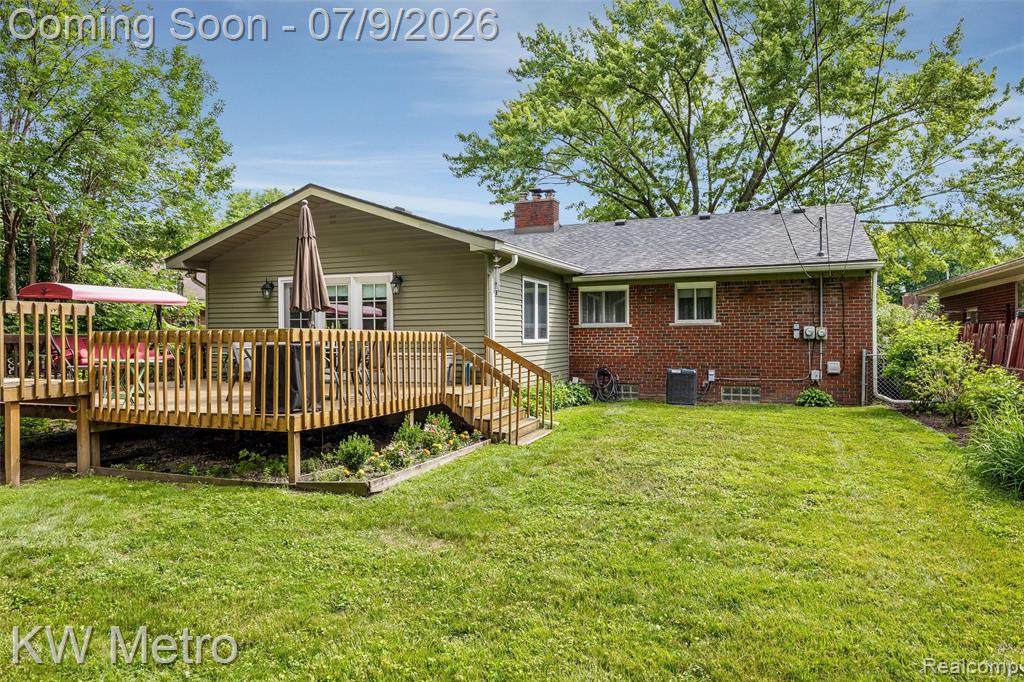 20665 Woodcrest Street, Harper Woods, MI 48225 — Photo 14