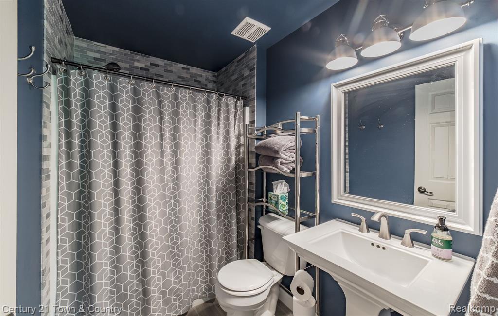 1032 SHIAWASSEE Circle, Howell, MI 48843 — Photo 28
