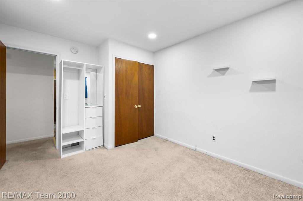 625 CENTRALIA Street, Dearborn Heights, MI 48127 — Photo 11