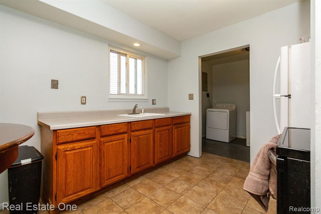9065 WILLIAM Street, Taylor, MI 48180 — Photo 7