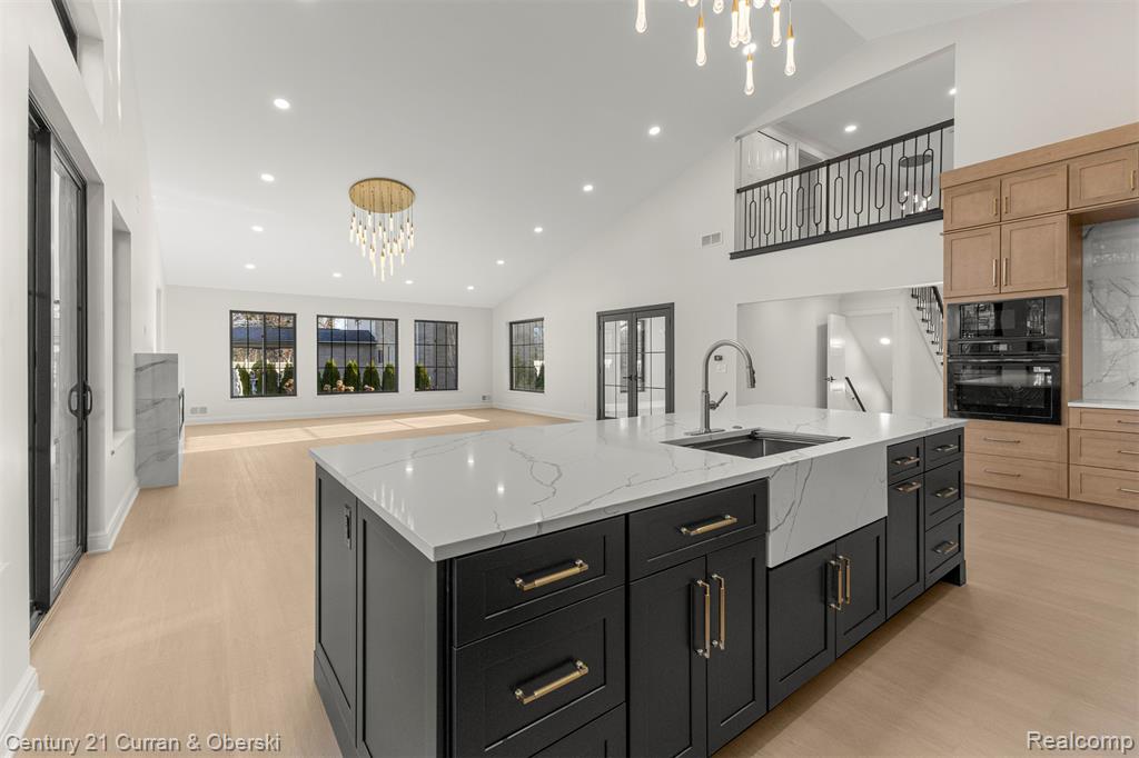 2211 Golfview Drive, Dearborn, MI, 48128
