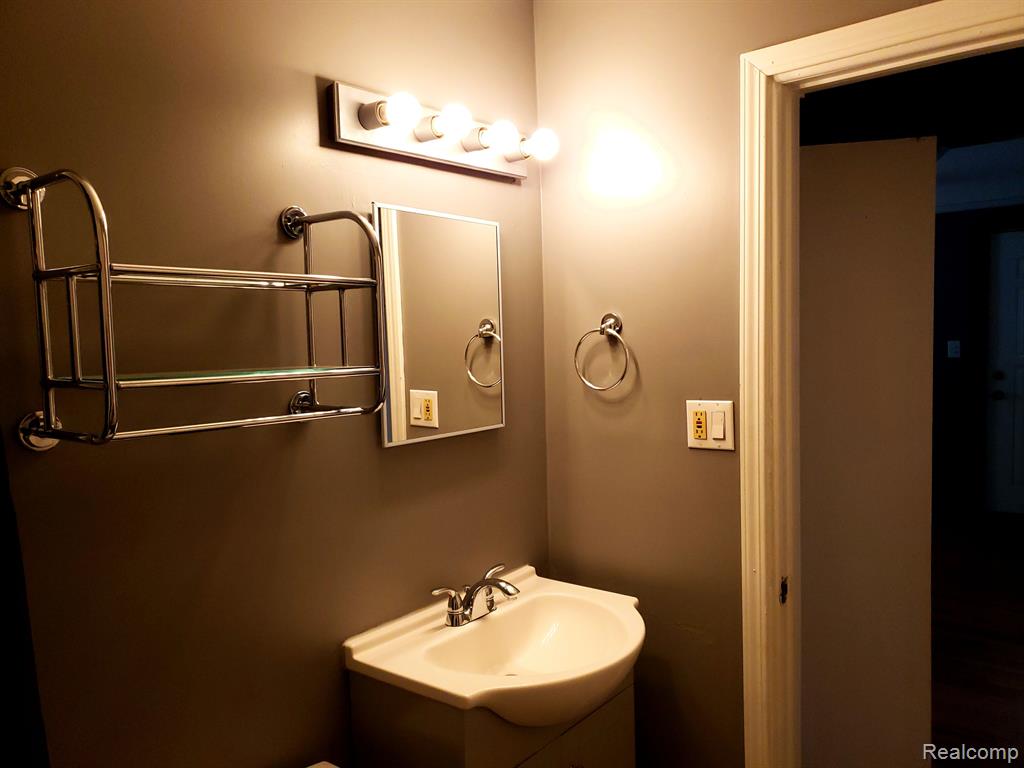 6849 LOZIER Avenue, Warren, MI 48091 — Photo 17