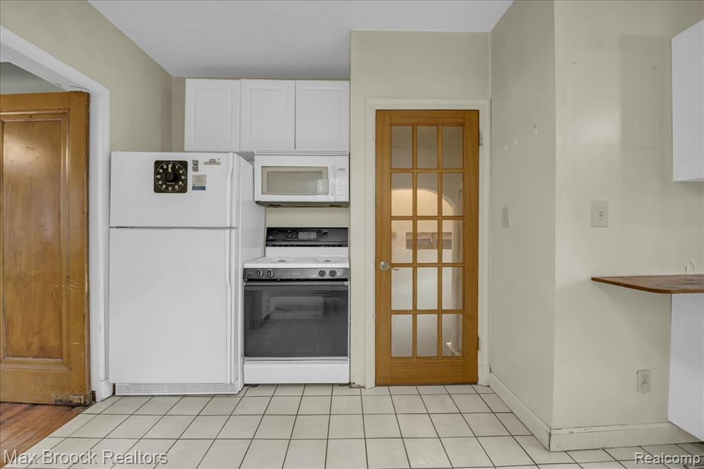 2085 Pontiac Drive, Sylvan Lake, MI 48320 — Photo 12