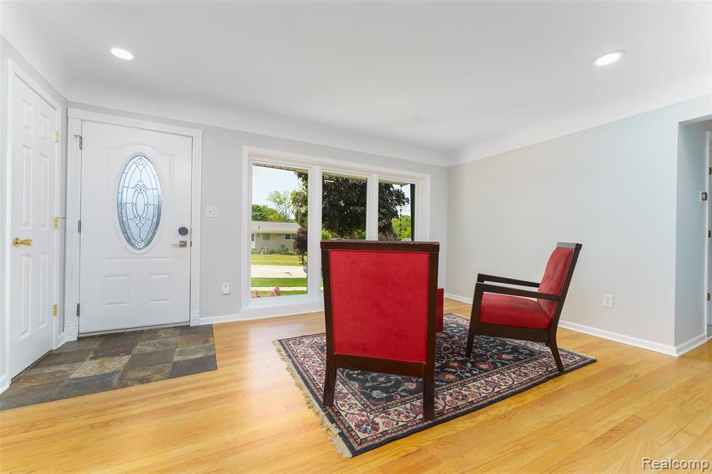 860 Friar Drive, Milford, MI 48381 — Photo 6