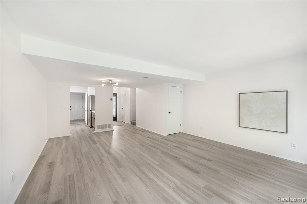 686 Peninsula Court, Ann Arbor, MI 48105 — Photo 9