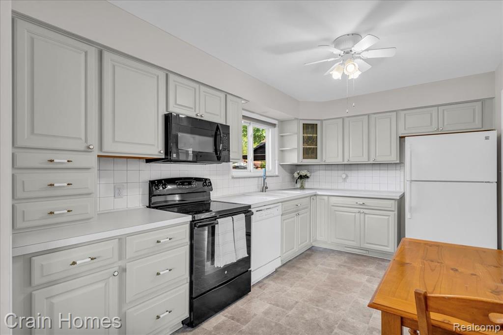 846 Moulin Avenue, Madison Heights, MI 48071 — Photo 8