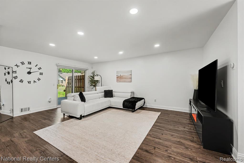 45277 Universal Court, Utica, MI 48317 — Photo 3