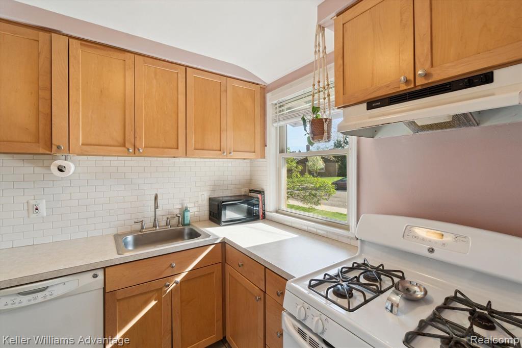 2418 PITTSFIELD Boulevard, Ann Arbor, MI 48104 — Photo 12