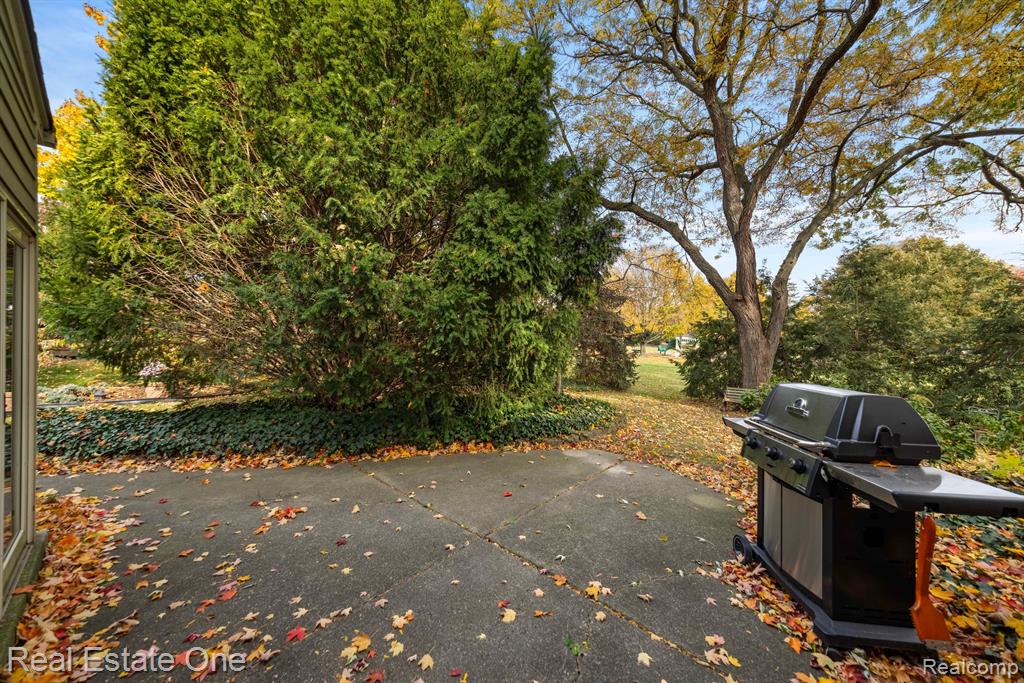 16548 Winchester Drive, Northville, MI 48168 — Photo 37