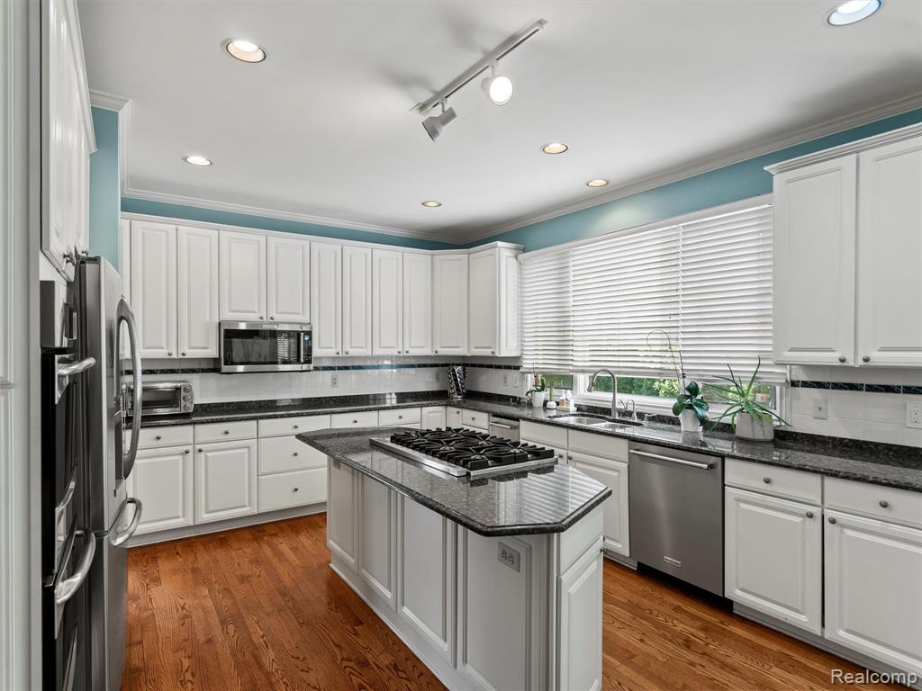 5657 Greenhill Drive, Troy, MI 48098 — Photo 18