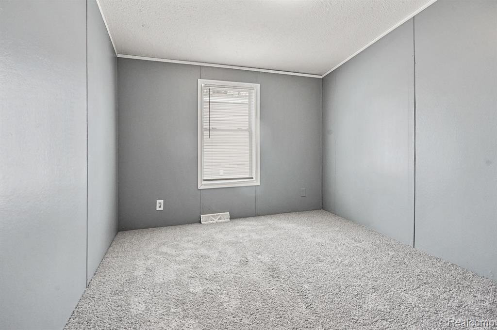 6 Ponderosa Trail S, Belleville, MI 48111 — Photo 10