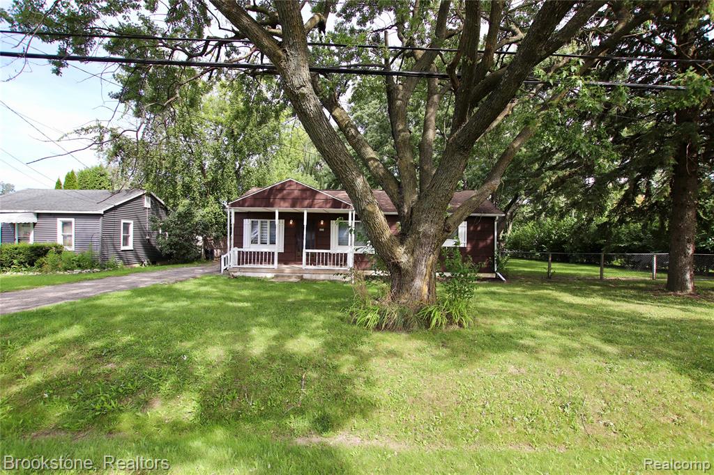 4303 Columbine Avenue, Burton, MI 48529 — Photo 17
