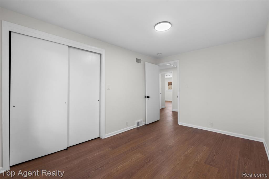 23701 Marlow Street, Oak Park, MI 48237 — Photo 28