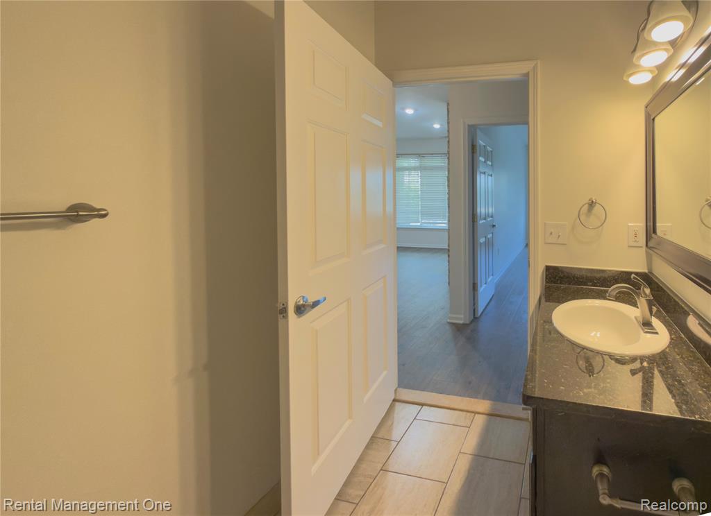 5637 Twin Oaks Drive, Sterling Heights, MI 48314 — Photo 21