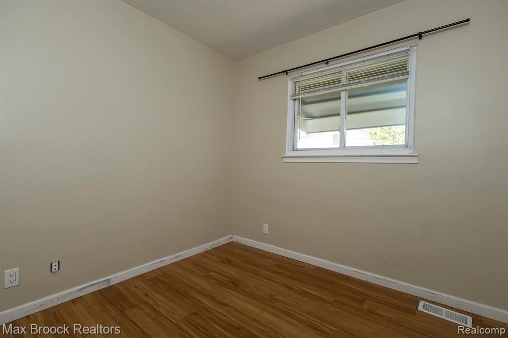 4829 WOLGAST Drive, Warren, MI 48092 — Photo 31