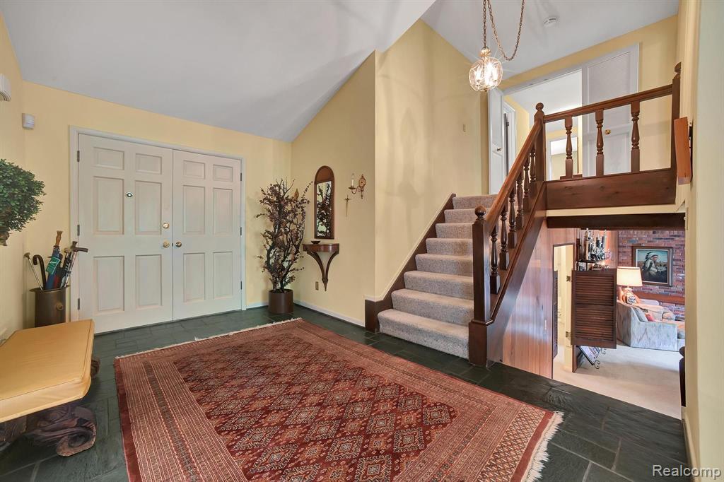 530 WHITEHALL Road, Bloomfield Hills, MI 48304 — Photo 4