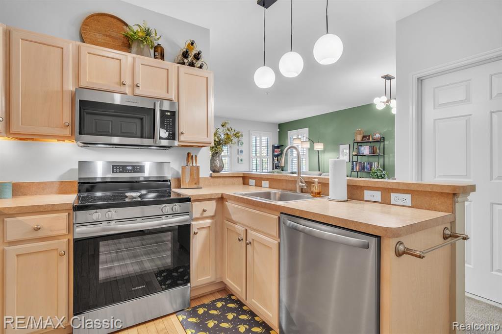 50403 MONROE Street, Canton, MI 48188 — Photo 16