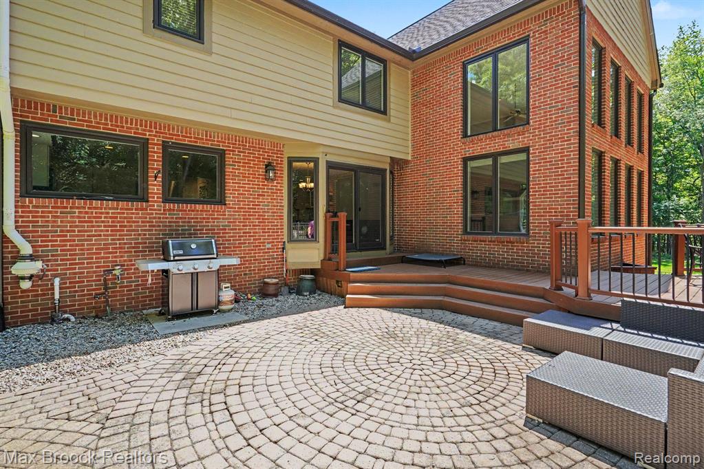 1300 Oak Hollow Drive, Milford, MI 48380 — Photo 47