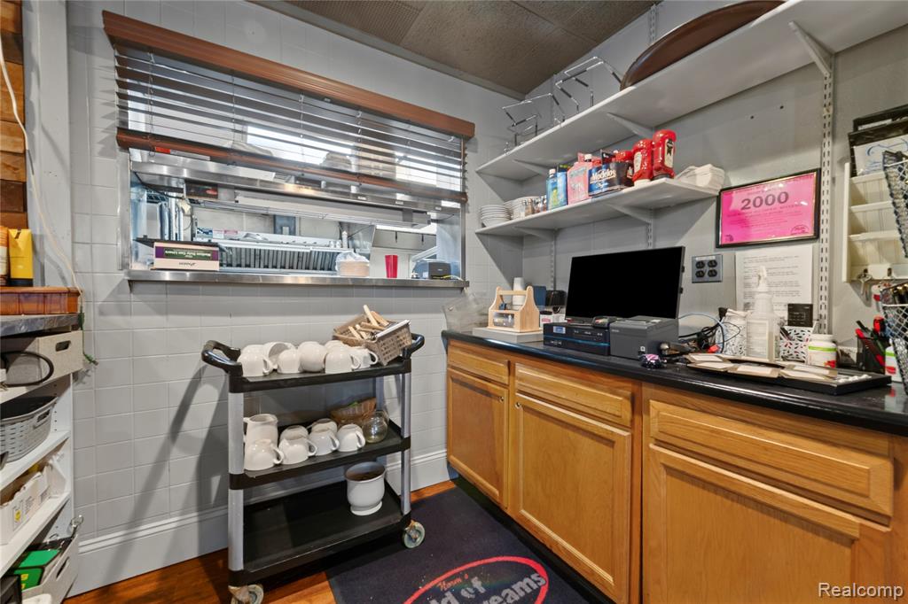 1090 Rochester Road, Troy, MI 48083 — Photo 18