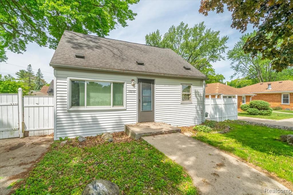 10090 Sterling Street, Romulus, MI 48174