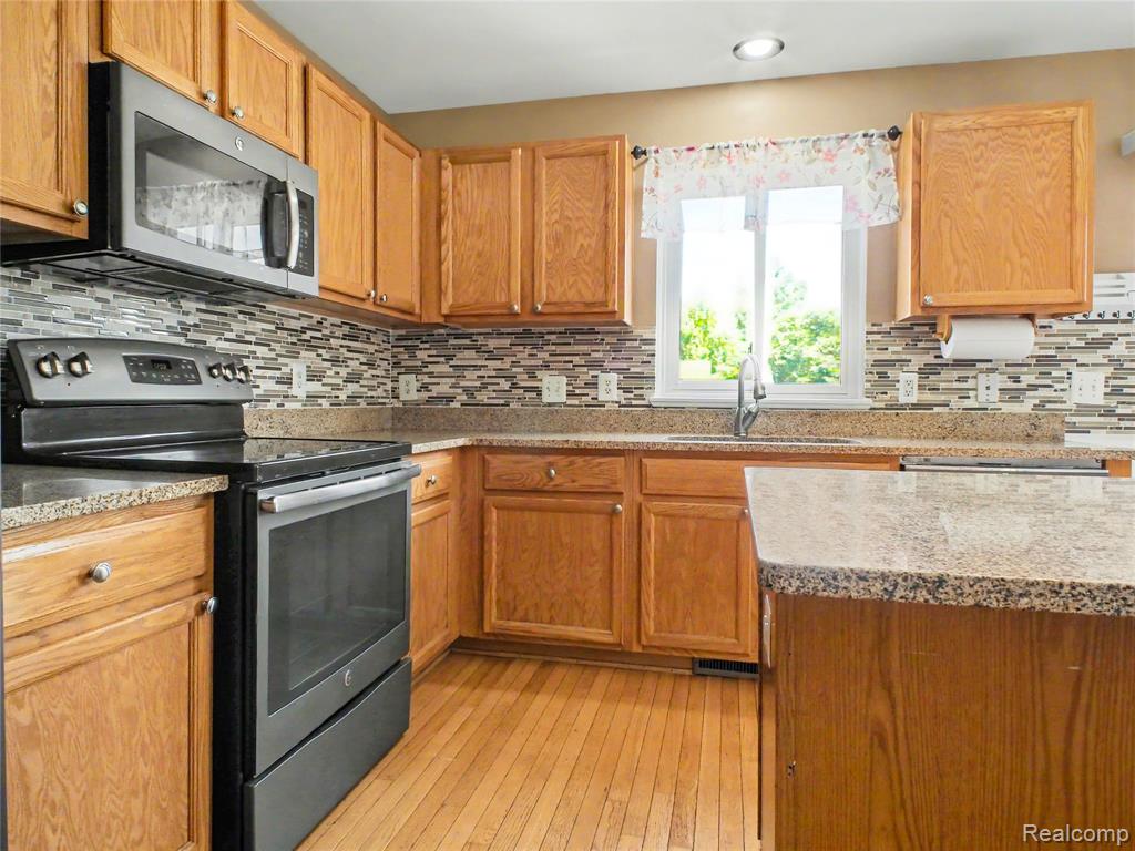 6467 Cranberry Drive, Holly, MI 48442 — Photo 4