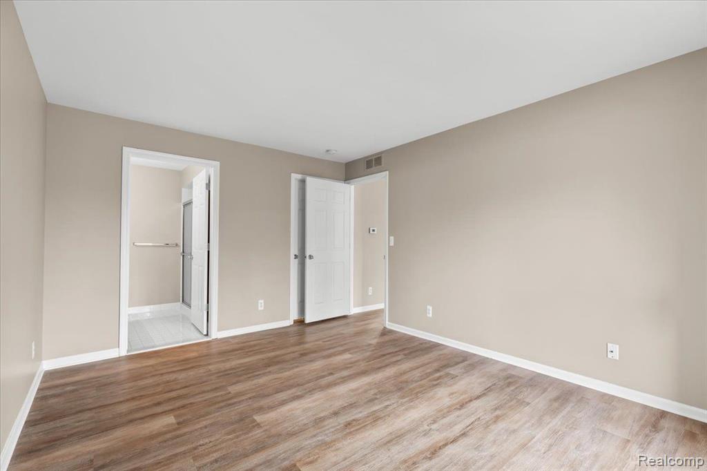 4648 BERKSHIRE Drive, Sterling Heights, MI 48314 — Photo 18