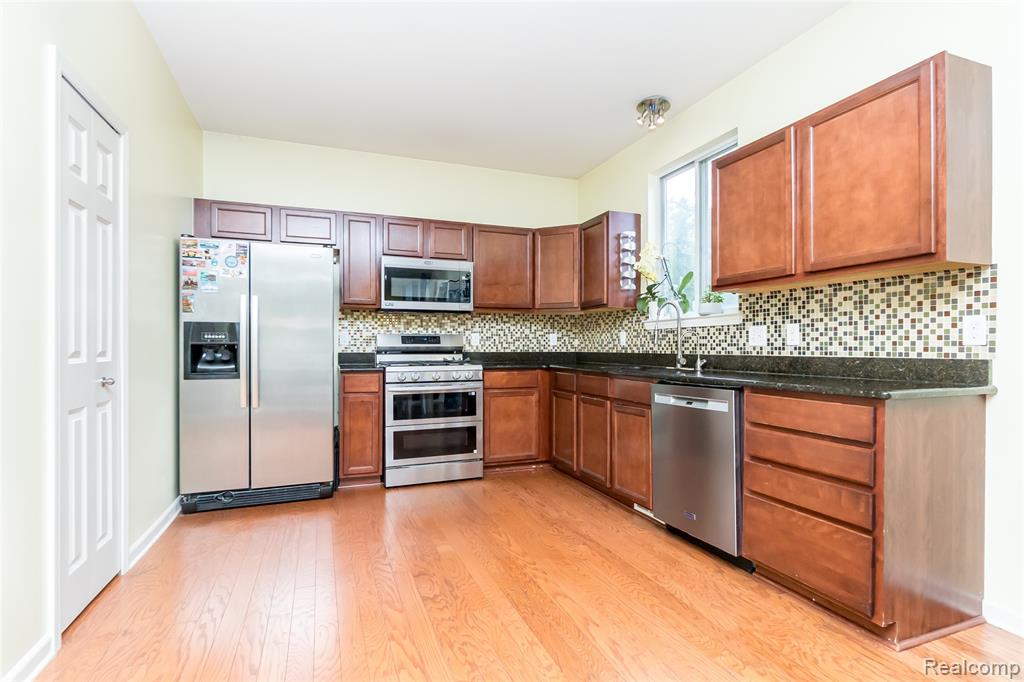 51224 Luke Lane, Novi, MI — Photo 10