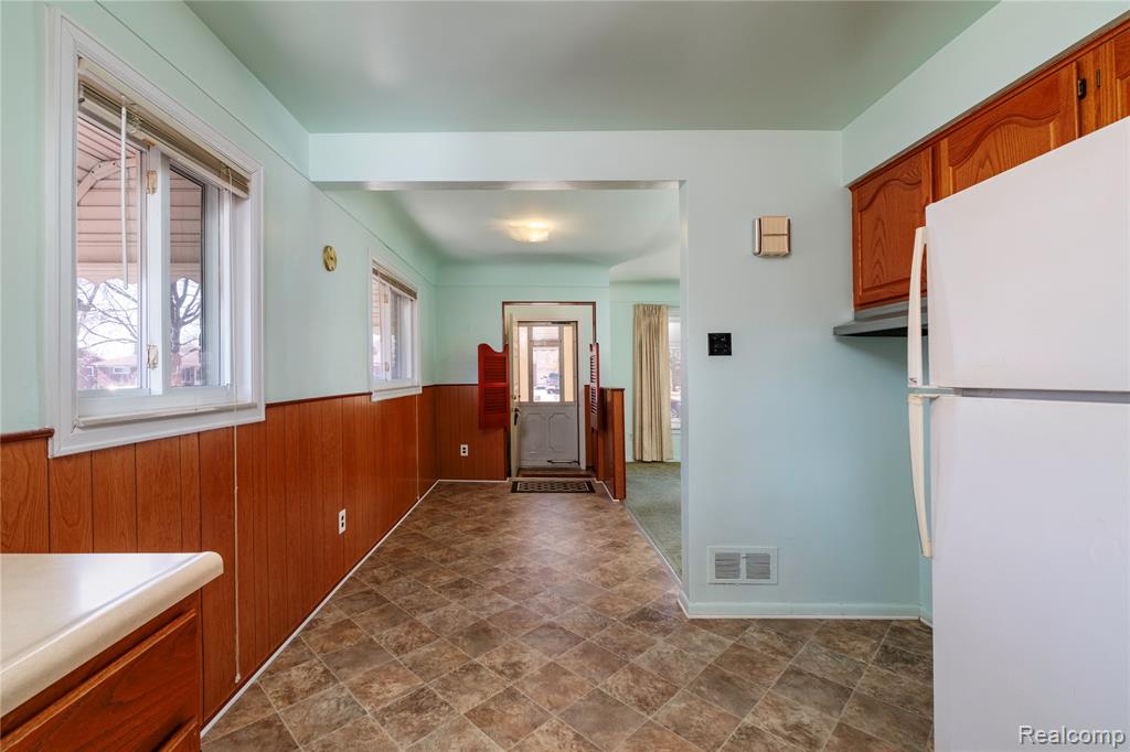 9042 Harrison Street, Livonia, MI 48150 — Photo 14