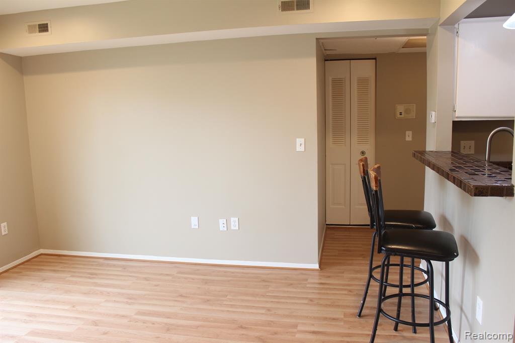 922 CHESTNUT HILL Drive, Auburn Hills, MI 48326 — Photo 11