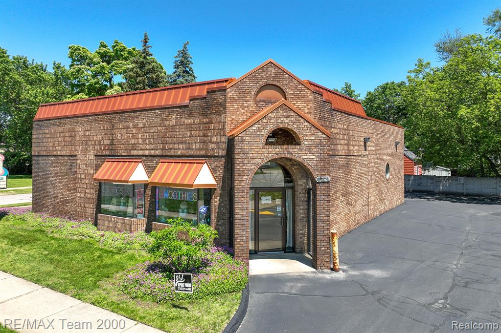844 N WAYNE Road, Westland, MI — Photo 2