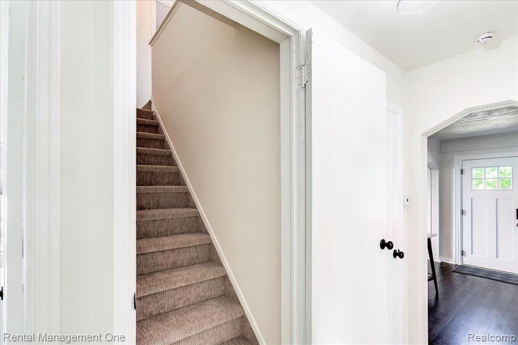 710 E 12 MILE Road, Royal Oak, MI 48073 — Photo 19