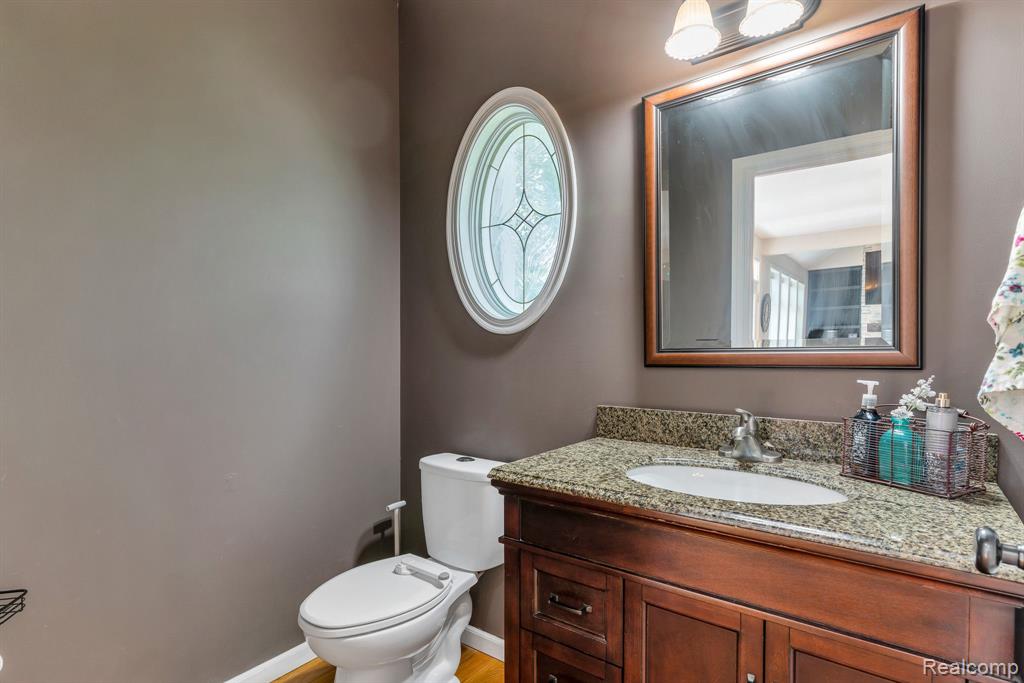 5827 WESTWOOD Drive, Grand Blanc, MI 48439 — Photo 27