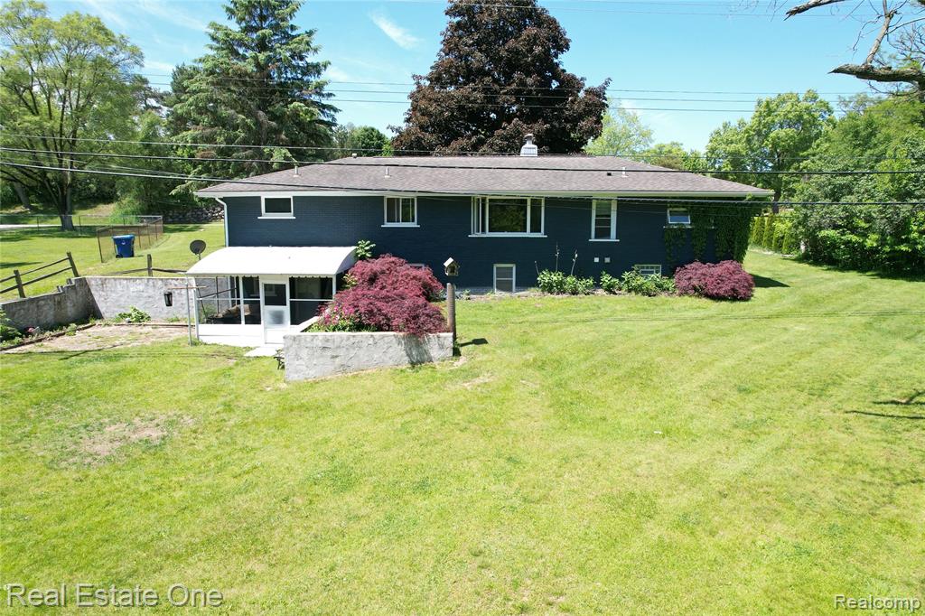 1325 S Hospital Road, Waterford, MI 48327 — Photo 43