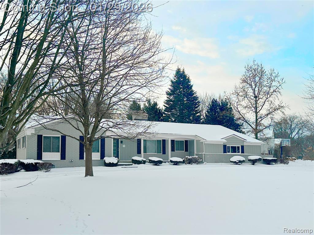5255 KELLEN Lane, Bloomfield Hills, MI 48302 — front exterior