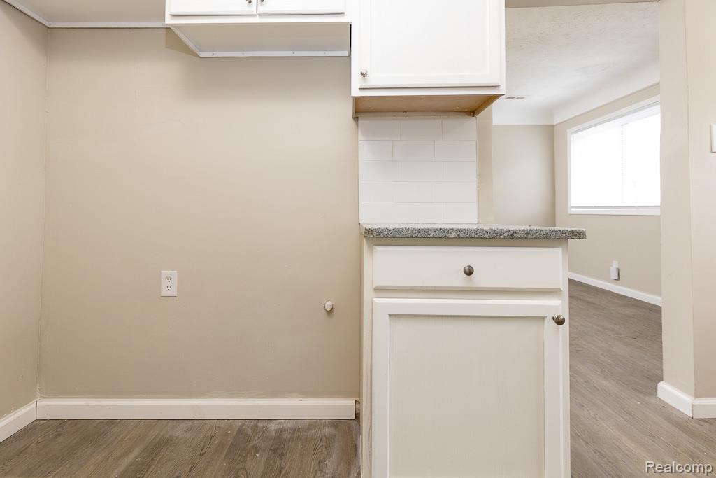 564 Marquette Drive, Detroit, MI 48214 — Photo 14