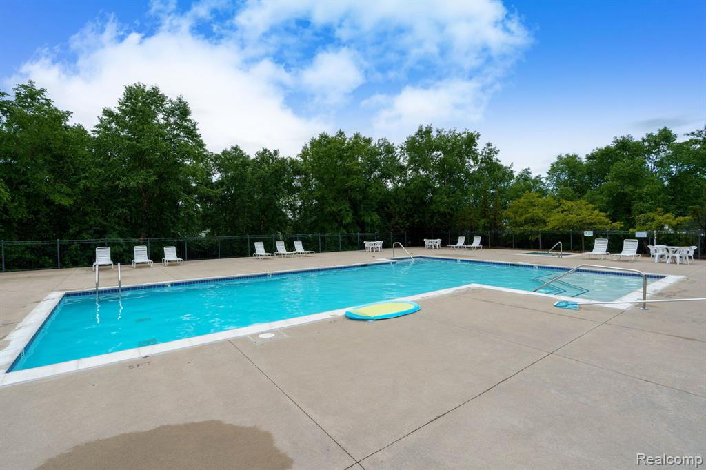 5200 ADDINGTON Drive, 49, Commerce Twp, MI 48390 — Photo 37