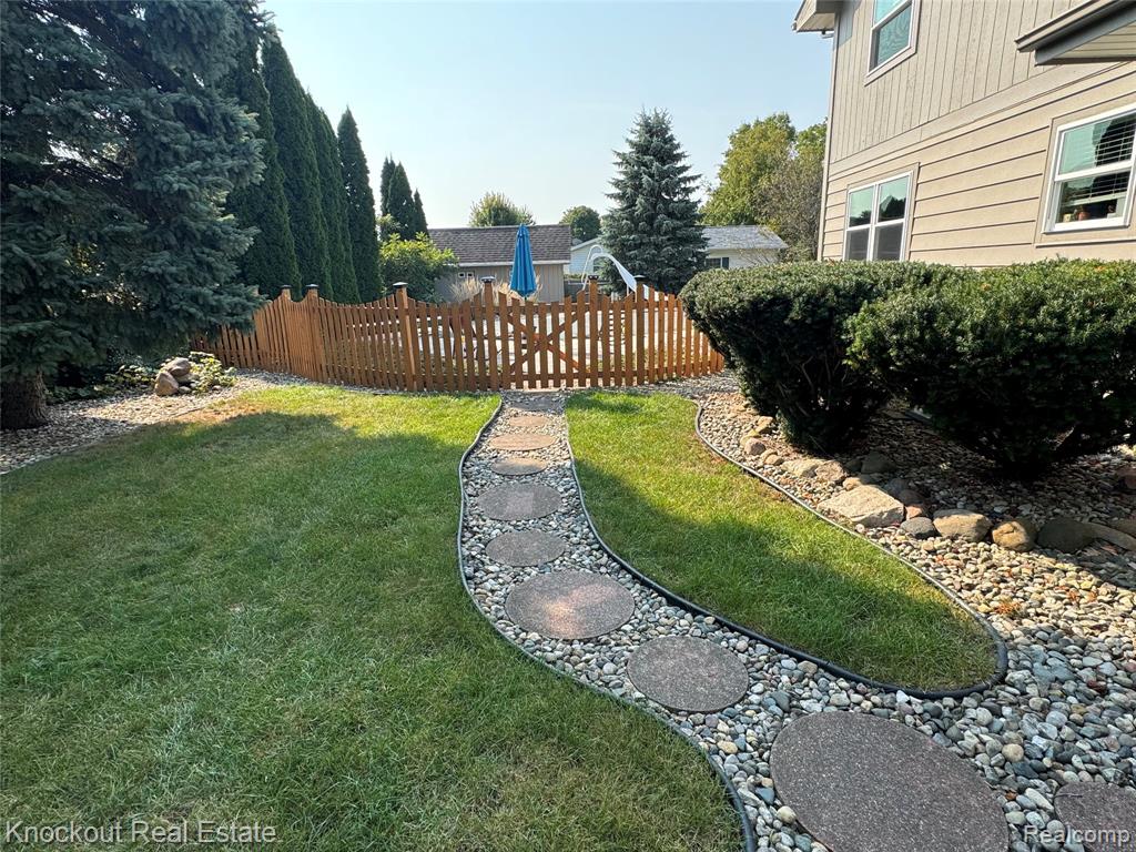 439 Churchgrove Road, Frankenmuth, MI 48734 — Photo 5