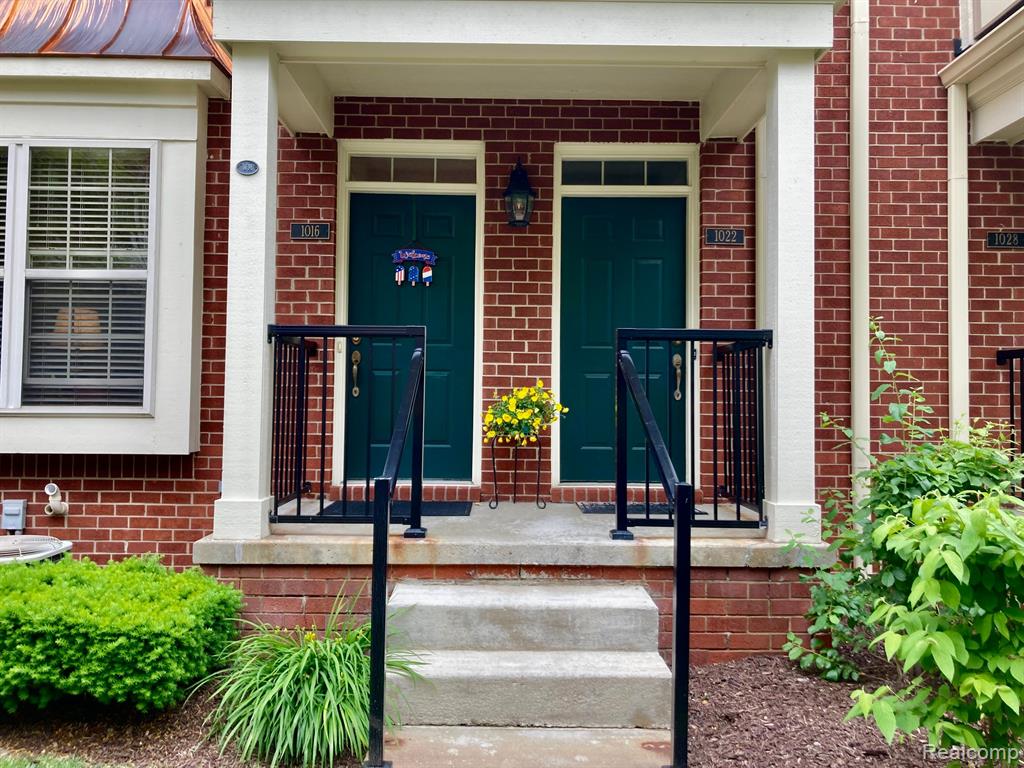 1016 FOUNTAIN VIEW Circle, South Lyon, MI 48178 — Photo 2